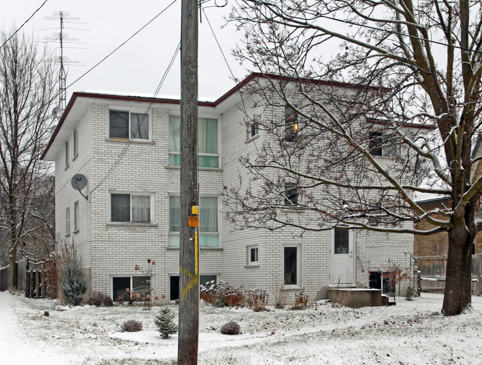 25 Maple St in Uxbridge, ON - Building Photo