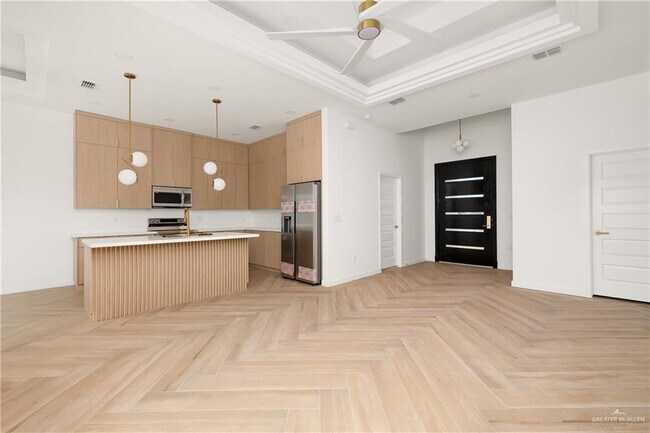 17 N Revolution St in Edinburg, TX - Building Photo - Building Photo