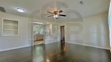 1102 N Crestway St in Wichita, KS - Building Photo - Building Photo
