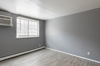 Ferncrest Apartments in Cincinnati, OH - Building Photo - Interior Photo