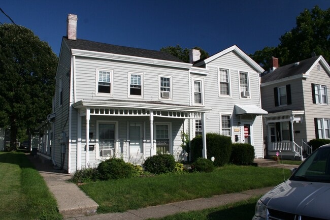 7356 - 7358 Perry Street, Unit 7358 Unit 2 in Mount Healthy, OH - Foto de edificio - Building Photo