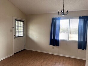 114 Thorne Rd in Cedar Creek, TX - Building Photo - Building Photo