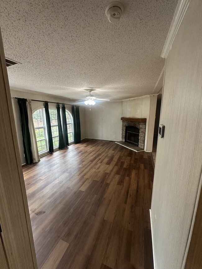 17 Oak Ridge Cir in Swainsboro, GA - Foto de edificio - Building Photo