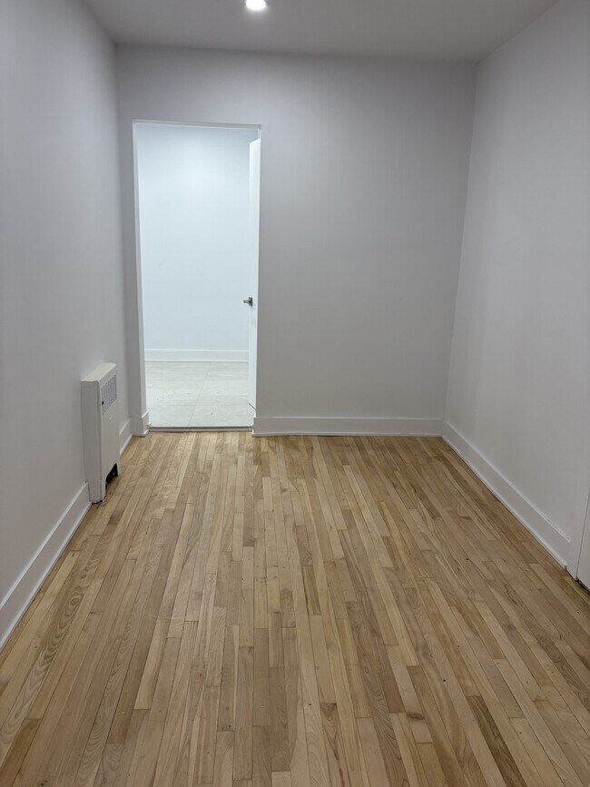 4860 Plamondon Ave in Montréal, QC - Building Photo - Building Photo