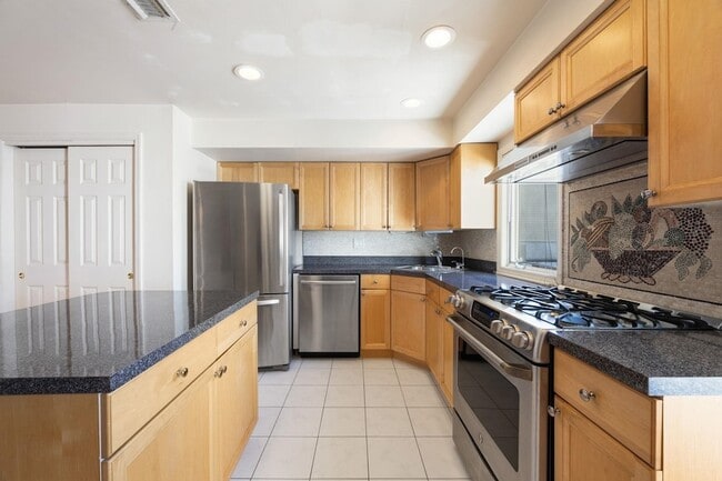 312 Washington St, Unit 2 in Hoboken, NJ - Foto de edificio - Building Photo