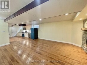 241 Emms Dr in Barrie, ON - Building Photo - Building Photo