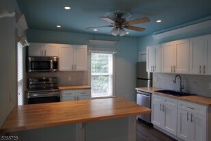 96 High St in Newton, NJ - Building Photo