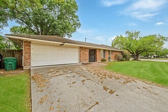 4501 Willowbend Blvd in Houston, TX - Building Photo - Building Photo