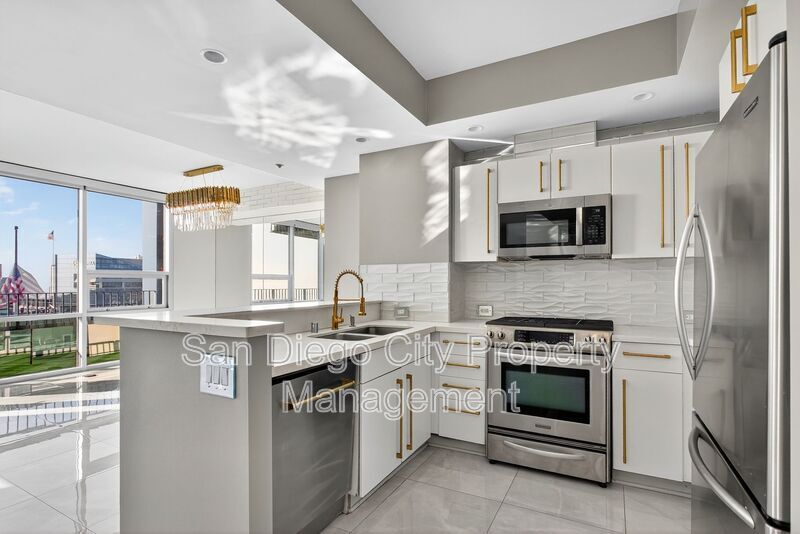 321 Tenth Ave in San Diego, CA - Building Photo