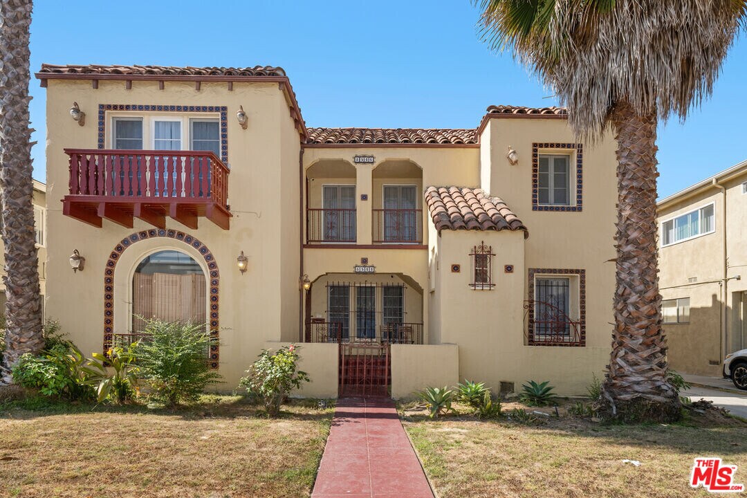 8544 Saturn St in Los Angeles, CA - Building Photo