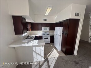 520 Arrowhead Trail in Henderson, NV - Building Photo - Building Photo