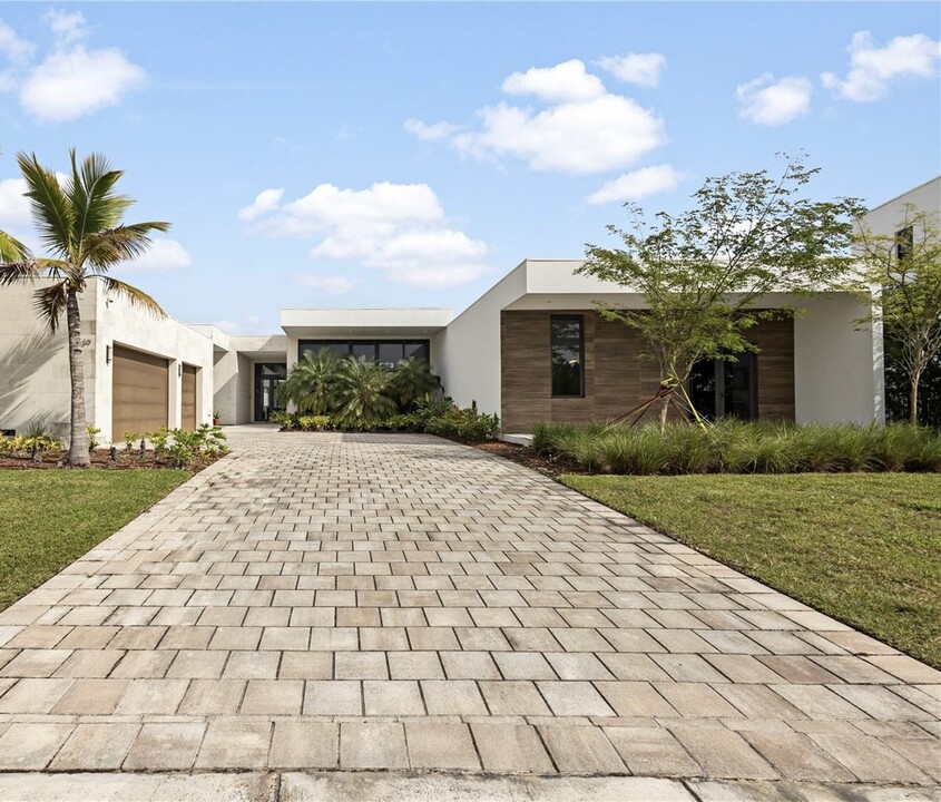 16539 Botaniko Dr N in Weston, FL - Building Photo