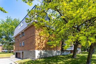 6350 Bienville in Brossard, QC - Building Photo - Building Photo