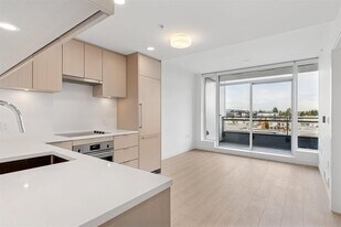 13675-1107A 107A Ave in Surrey, BC - Building Photo