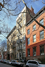 77 Perry St in New York, NY - Building Photo - Building Photo