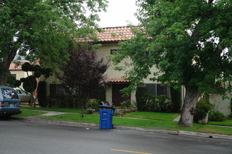 620 E Magnolia Blvd in Burbank, CA - Building Photo - Building Photo