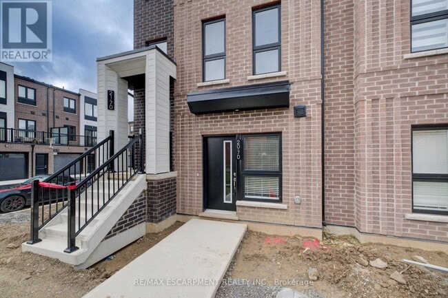 70 Kenesky Dr in Hamilton, ON - Building Photo - Building Photo