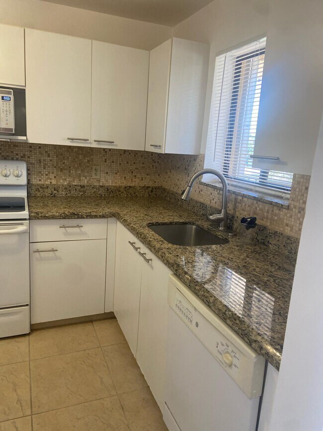 4820 Lucerne Lakes Blvd in Greenacres, FL - Building Photo - Building Photo