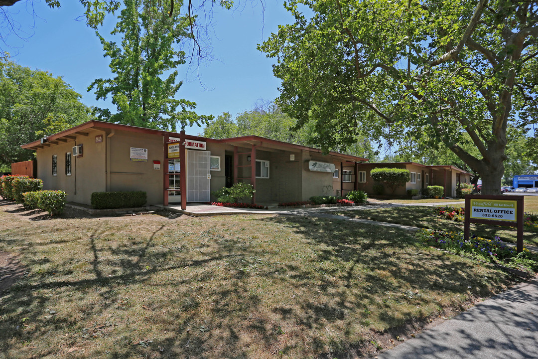 Woodfield Apartments in North Highlands, CA - Foto de edificio