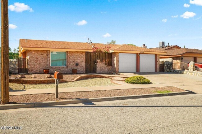 2228 Robert Wynn St in El Paso, TX - Building Photo - Building Photo