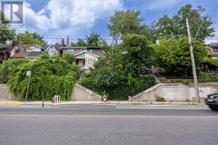 1366 Davenport Rd in Toronto, ON - Building Photo