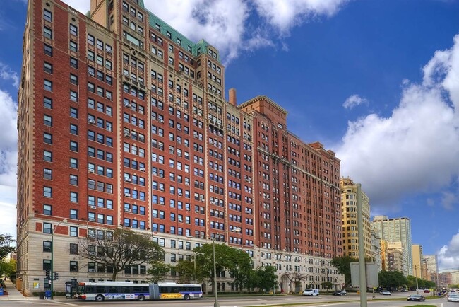 3000 N Sheridan in Chicago, IL - Foto de edificio - Building Photo