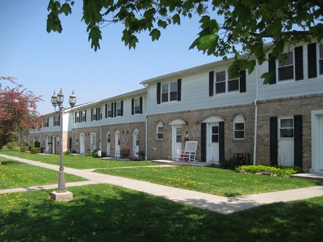 Northwood Townhouses in Geneva, NY - Building Photo - Building Photo