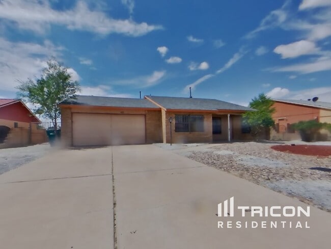 property at 6520 Quail Run Rd NE