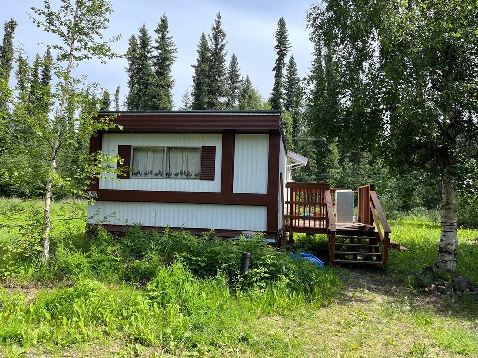 552 Reiner St in North Pole, AK - Building Photo