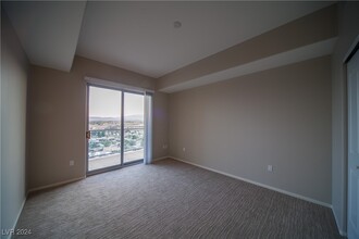 8255 S Las Vegas Blvd in Las Vegas, NV - Building Photo - Building Photo