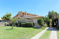 1033 N Lincoln St in Orange, CA - Building Photo - Building Photo