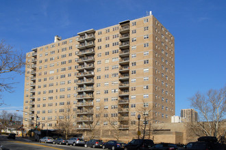 Summit House Apartments in West New York, NJ - Building Photo - Building Photo