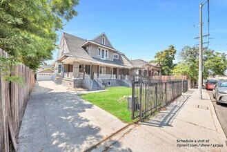 2121 Portland St in Los Angeles, CA - Building Photo - Building Photo