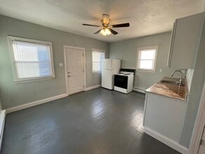 14 Hartford Ave W in Uxbridge, MA - Building Photo - Building Photo