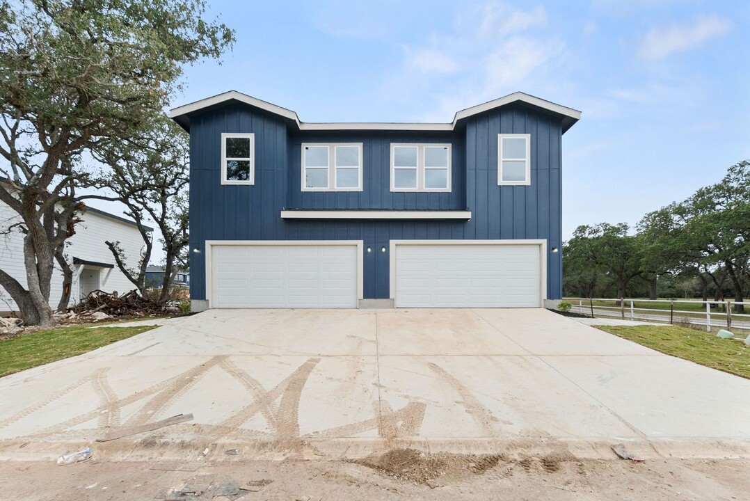 9193 Dietz Elkhorn Rd in Boerne, TX - Building Photo