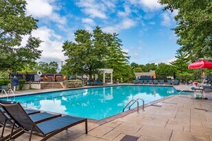 Indian Creek Apartments and Townhomes in Cincinnati, OH - Building Photo