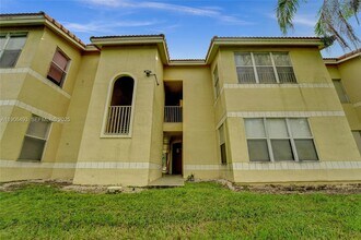417 Vista Isles Dr in Sunrise, FL - Building Photo - Building Photo
