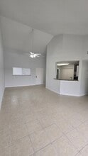 3409 NW 44th St, Unit 201 in Lauderdale Lakes, FL - Building Photo - Building Photo