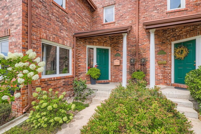 287 S Holly St in Denver, CO - Building Photo - Building Photo