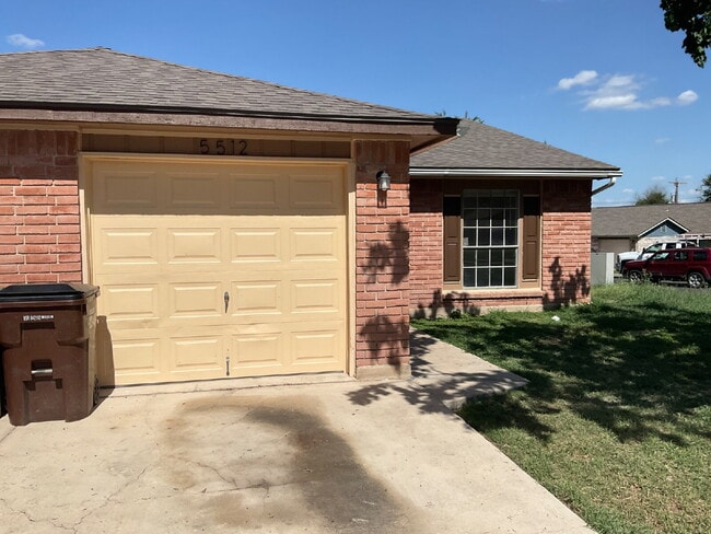 5512 Lochmoor in San Antonio, TX - Building Photo - Building Photo