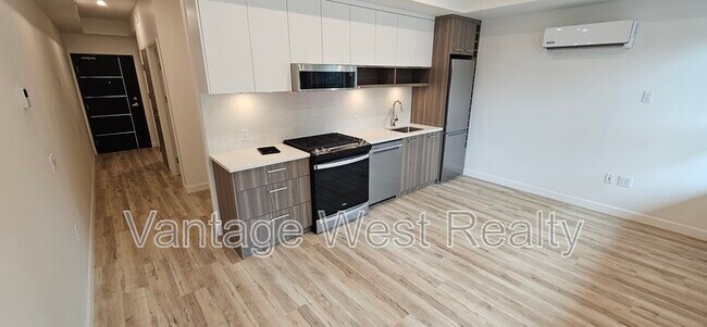 630-630 Boynton Pl in Kelowna, BC - Building Photo - Building Photo
