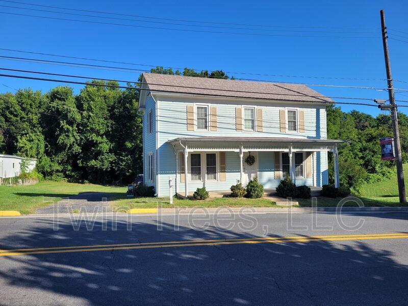 5739 Main St in Mount Jackson, VA - Foto de edificio