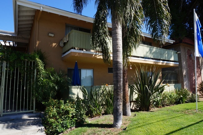 20353 Saticoy St in Winnetka, CA - Building Photo - Building Photo