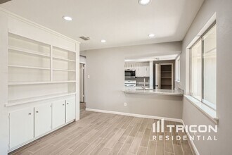 2625 Sam Houston Dr in Garland, TX - Building Photo - Building Photo