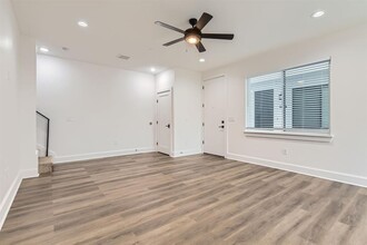 6820 Blue Dawn Trail in Austin, TX - Foto de edificio - Building Photo