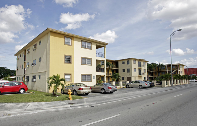 Flagler Park in Miami, FL - Foto de edificio - Building Photo