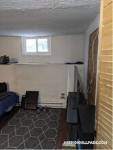 890 Huntington Ave, Unit B-1 in Boston, MA - Foto de edificio - Building Photo