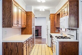 11 Hillside Pl in Rye, NY - Building Photo - Building Photo