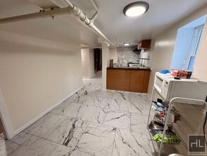 clover street, YONKERS, Unit 1 in Yonkers, NY - Foto de edificio - Building Photo