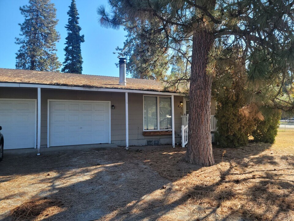 819 S Felts Rd in Spokane Valley, WA - Foto de edificio